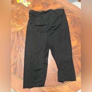Black Maternity Capri Leggings - L